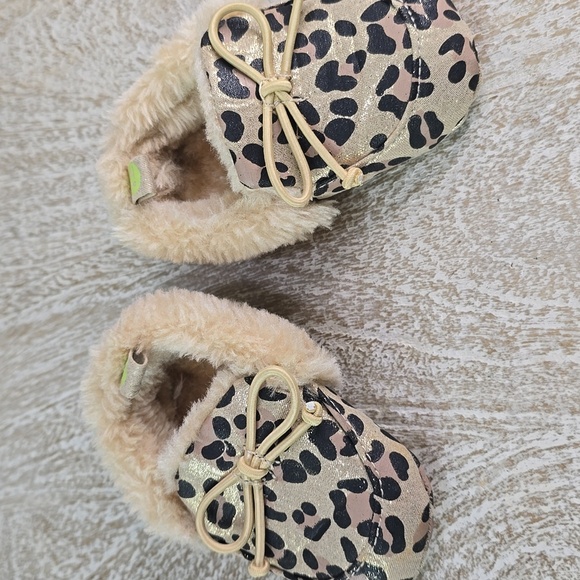 Stepping Stones Baby Leopard Faux Fur Slippers 3/6 months - Picture 9 of 10